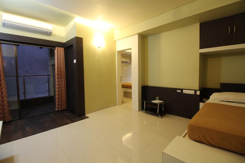 Hotel Sham Suman, Kolhapur- Opposite To Mahalaxmi Temple מראה חיצוני תמונה