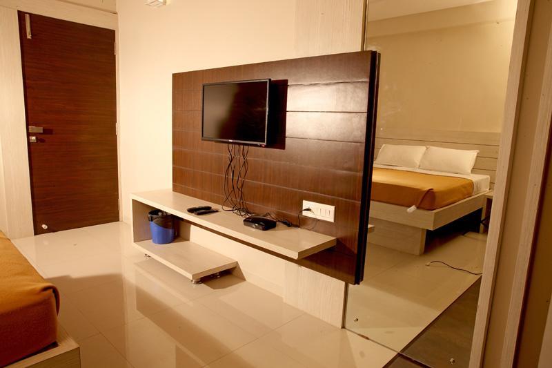 Hotel Sham Suman, Kolhapur- Opposite To Mahalaxmi Temple מראה חיצוני תמונה