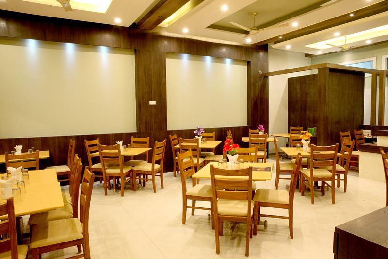 Hotel Sham Suman, Kolhapur- Opposite To Mahalaxmi Temple מראה חיצוני תמונה