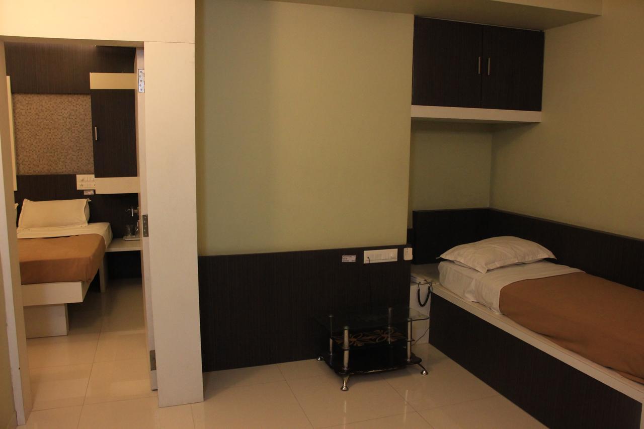 Hotel Sham Suman, Kolhapur- Opposite To Mahalaxmi Temple מראה חיצוני תמונה