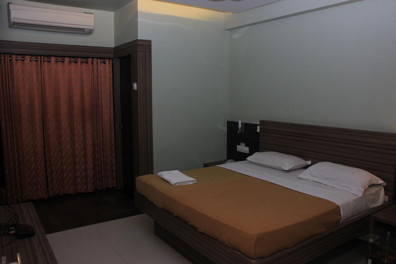 Hotel Sham Suman, Kolhapur- Opposite To Mahalaxmi Temple מראה חיצוני תמונה