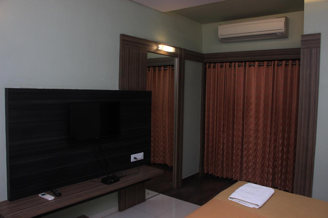 Hotel Sham Suman, Kolhapur- Opposite To Mahalaxmi Temple מראה חיצוני תמונה