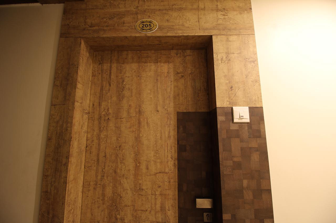 Hotel Sham Suman, Kolhapur- Opposite To Mahalaxmi Temple מראה חיצוני תמונה